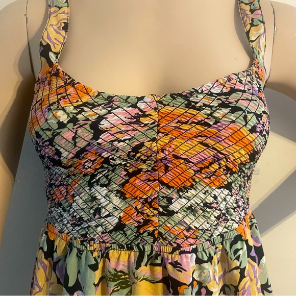 Lulu's Smocked flower sundress - Picture 2 of 7